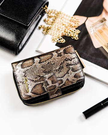 Dámská kožená peněženka s designem hadí kůže a ochranou RFID Stop - Peterson