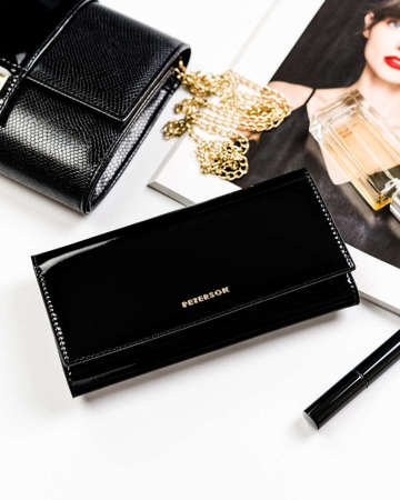 Lakovaná peněženka v klasické barvě - Peterson